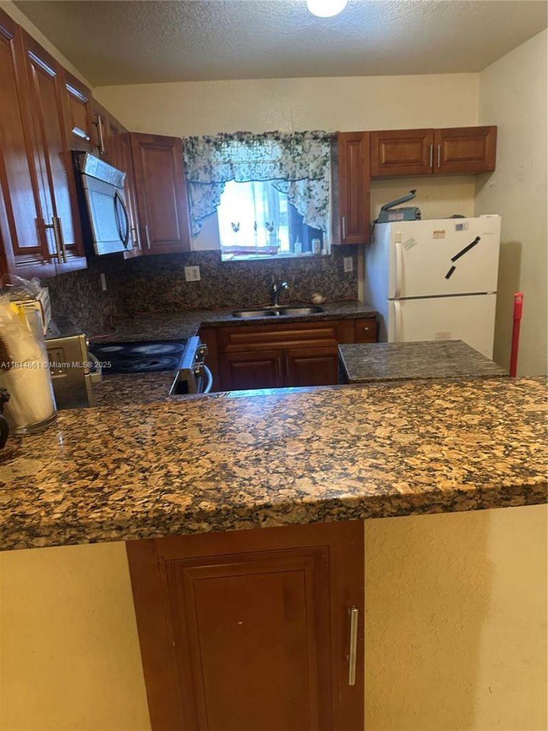 1845 NW 44th St, Miami, FL 33142 Photo