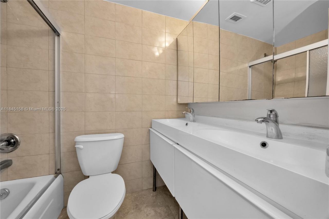 7441 Wayne Ave, Unit 15E, Miami Beach, FL 33141 Photo