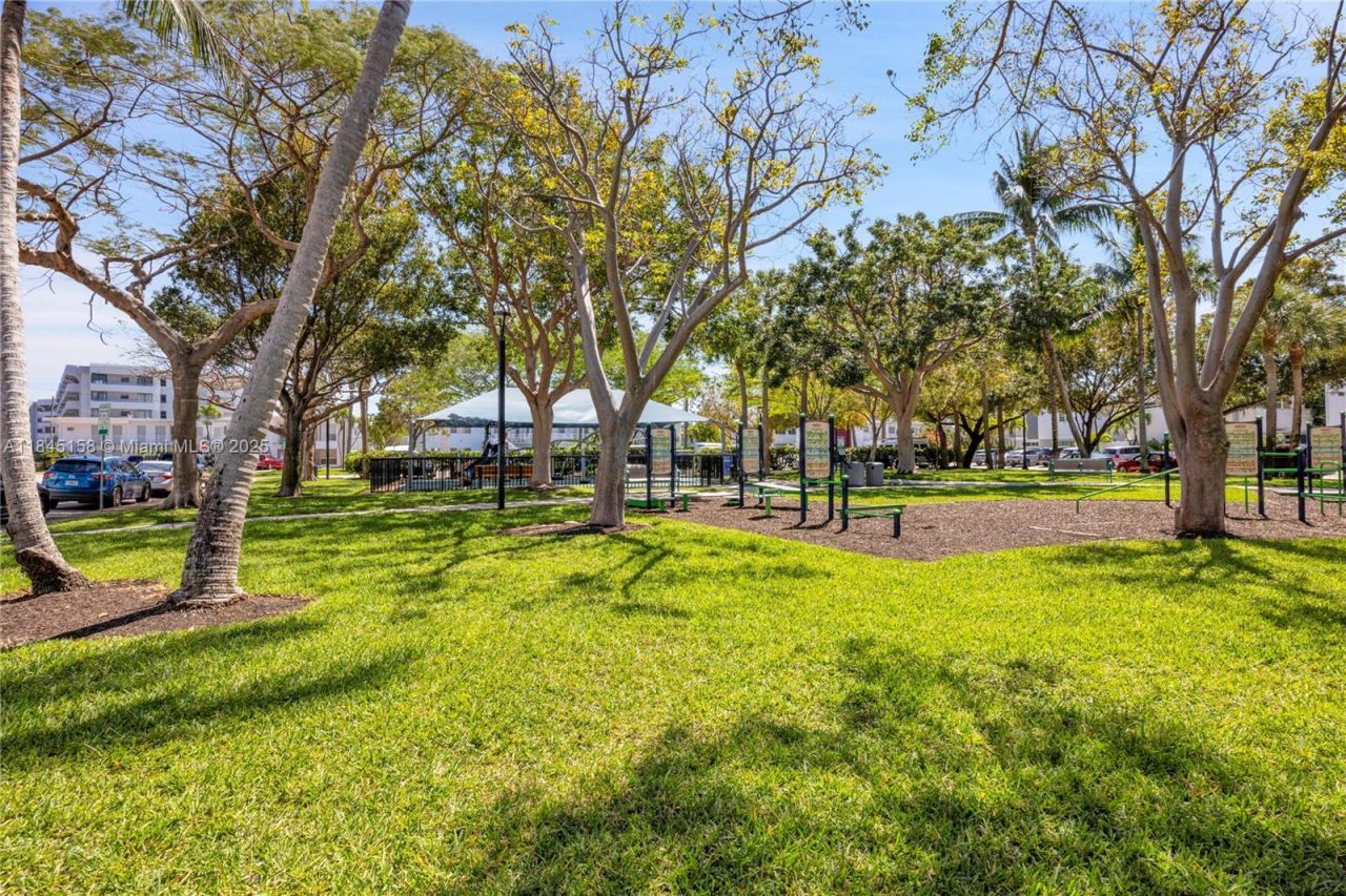 7441 Wayne Ave, Unit 15E, Miami Beach, FL 33141 Photo