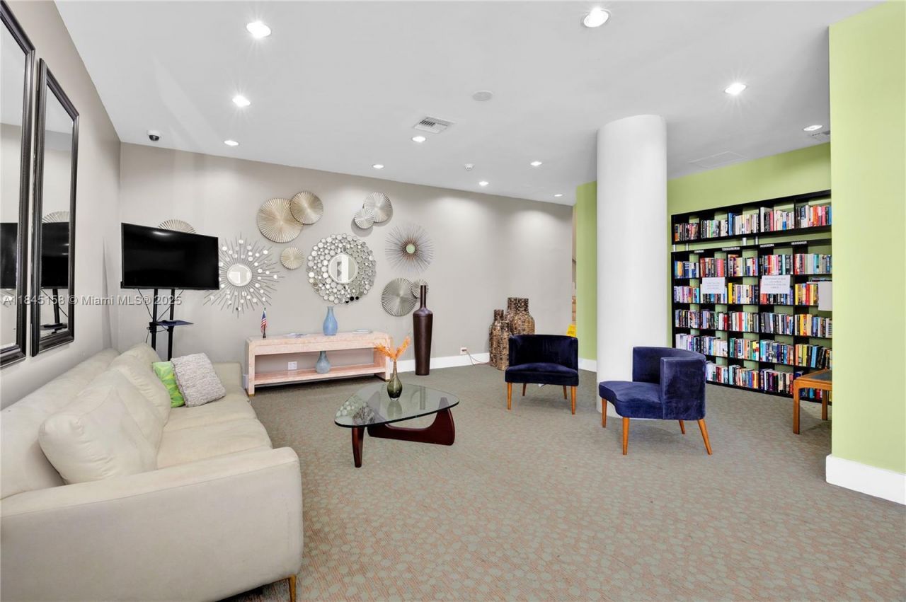 7441 Wayne Ave, Unit 15E, Miami Beach, FL 33141 Photo