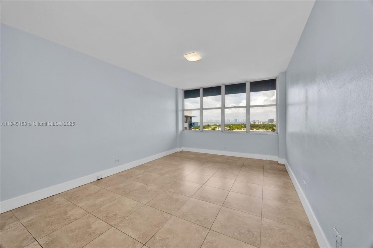 7441 Wayne Ave, Unit 15E, Miami Beach, FL 33141 Photo
