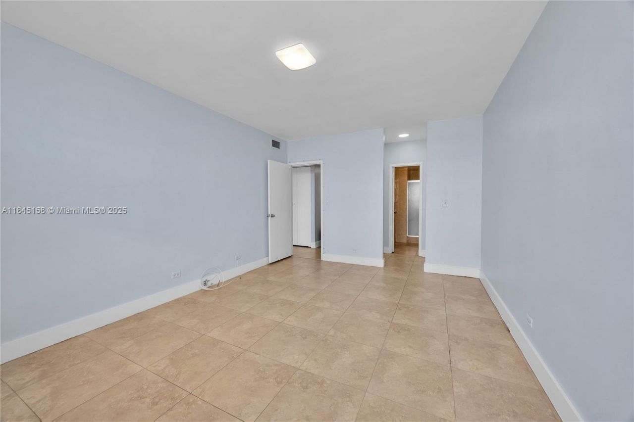 7441 Wayne Ave, Unit 15E, Miami Beach, FL 33141 Photo