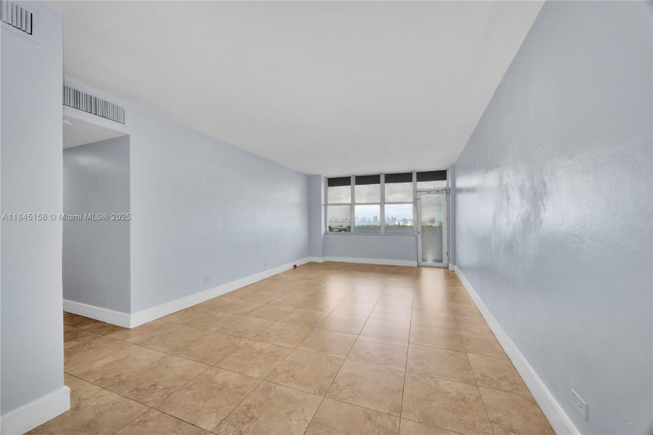 7441 Wayne Ave, Unit 15E, Miami Beach, FL 33141 Photo