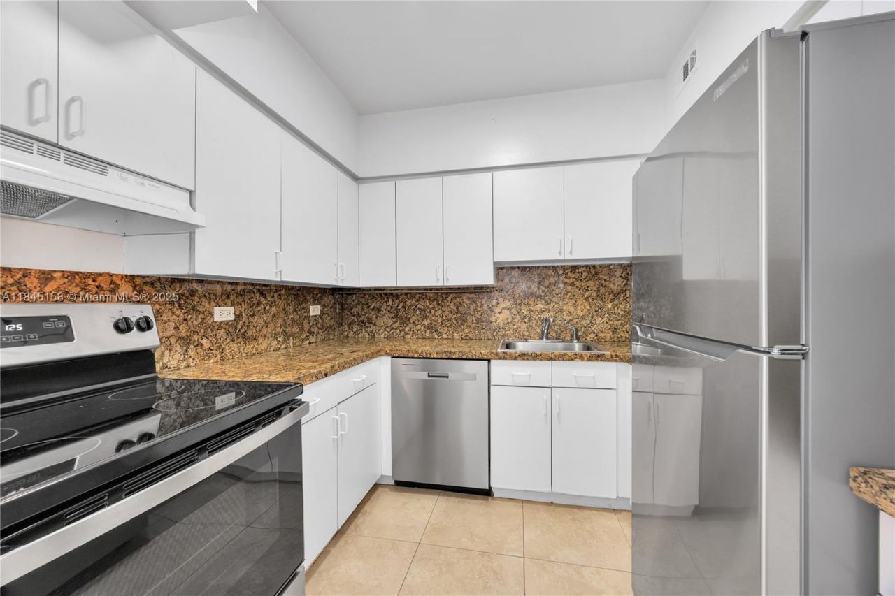 7441 Wayne Ave, Unit 15E, Miami Beach, FL 33141 Photo