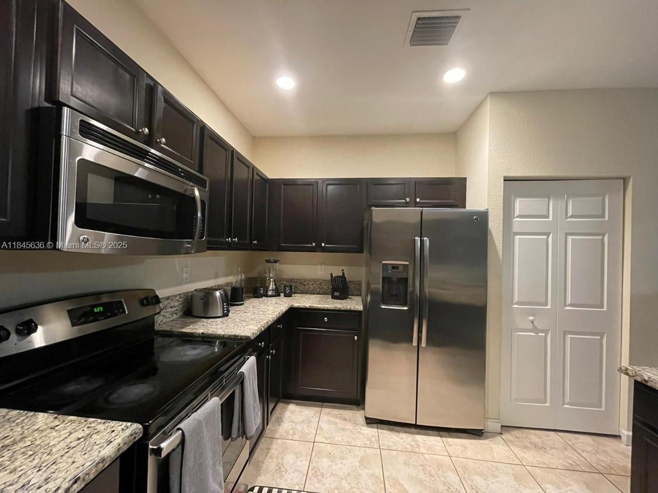 8878 W 33rd Ave, Unit 8878, Hialeah, FL 33018 Photo