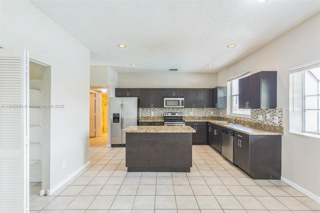 18091 SW 22nd St, Miramar, FL 33029 Photo