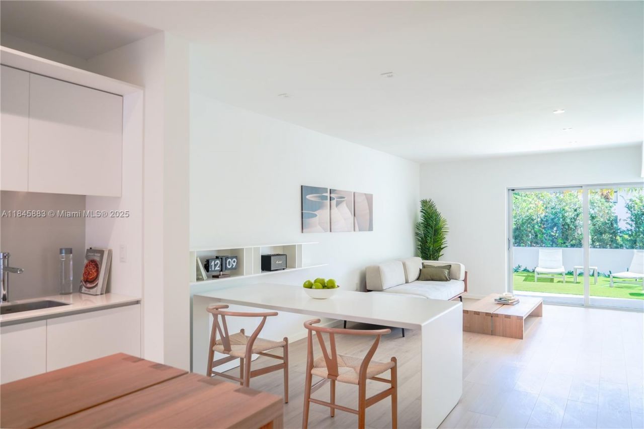 201 Sunrise Drive, Unit 102, Key Biscayne, FL 33149 Photo