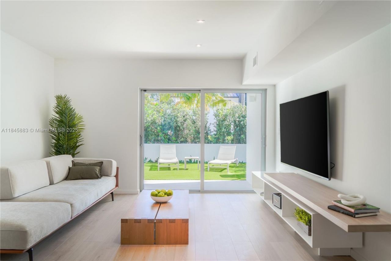 201 Sunrise Drive, Unit 102, Key Biscayne, FL 33149 Photo