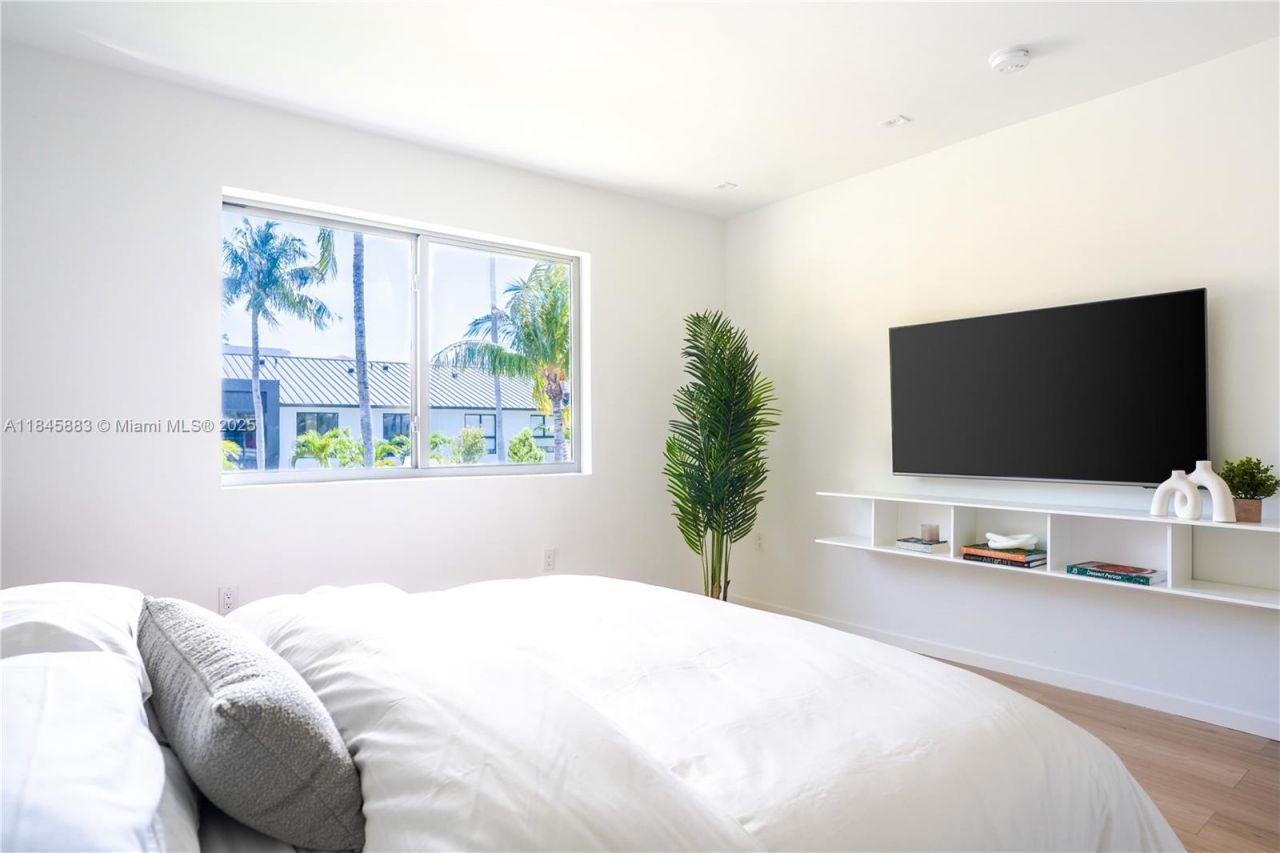 201 Sunrise Drive, Unit 102, Key Biscayne, FL 33149 Photo