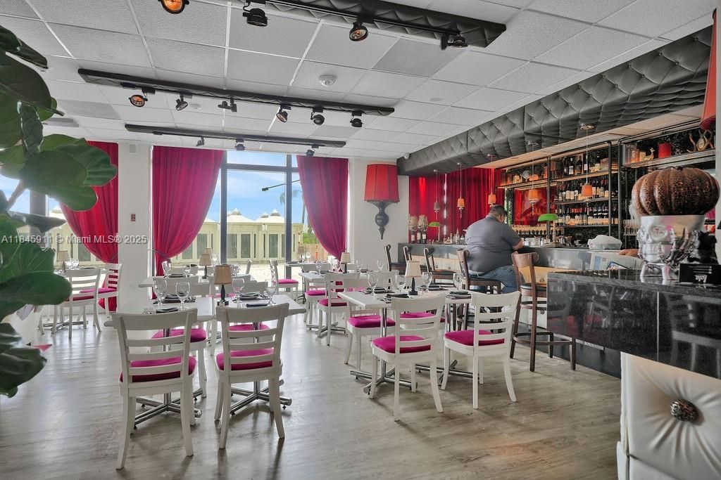 5555 Collins Ave, Unit 4W, Miami Beach, FL 33140 Photo