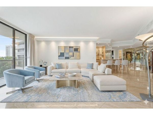 20281 E Country Club Dr, Unit 207, Aventura, FL 33180