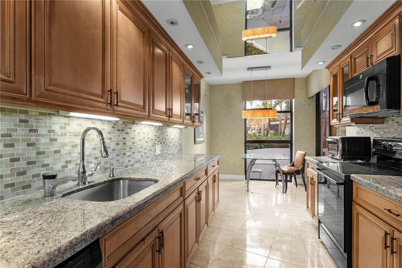 20281 E Country Club Dr, Unit 207, Aventura, FL 33180 Photo