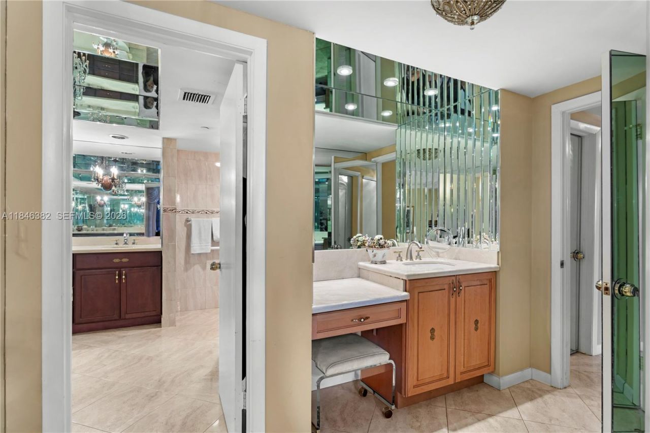 20281 E Country Club Dr, Unit 207, Aventura, FL 33180 Photo