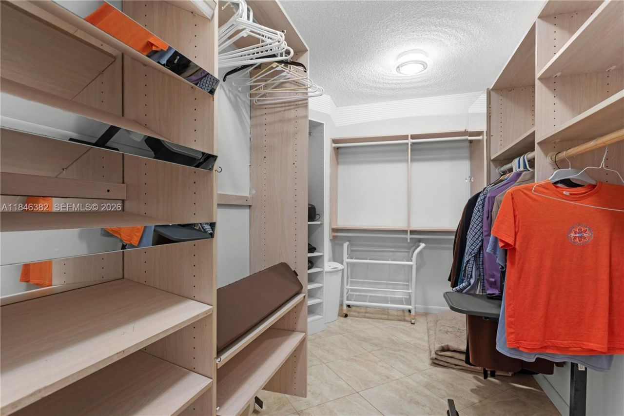 20281 E Country Club Dr, Unit 207, Aventura, FL 33180 Photo