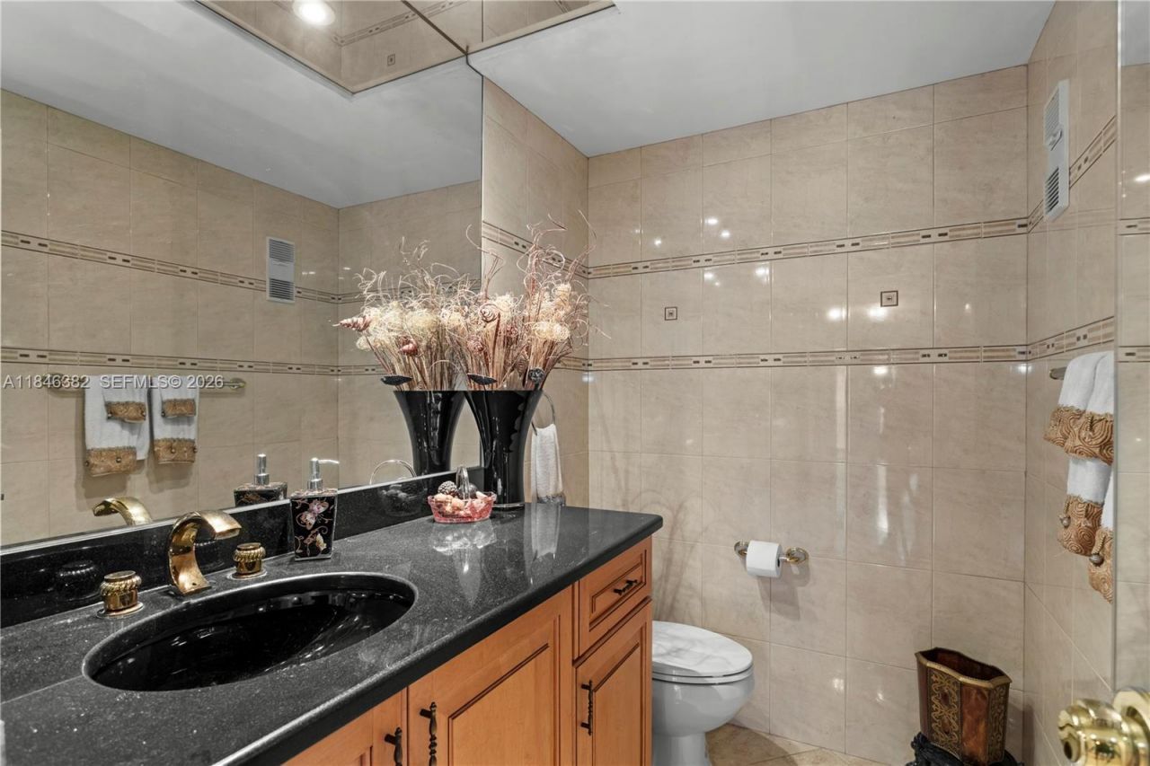 20281 E Country Club Dr, Unit 207, Aventura, FL 33180 Photo