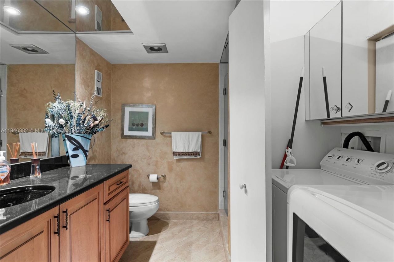 20281 E Country Club Dr, Unit 207, Aventura, FL 33180 Photo