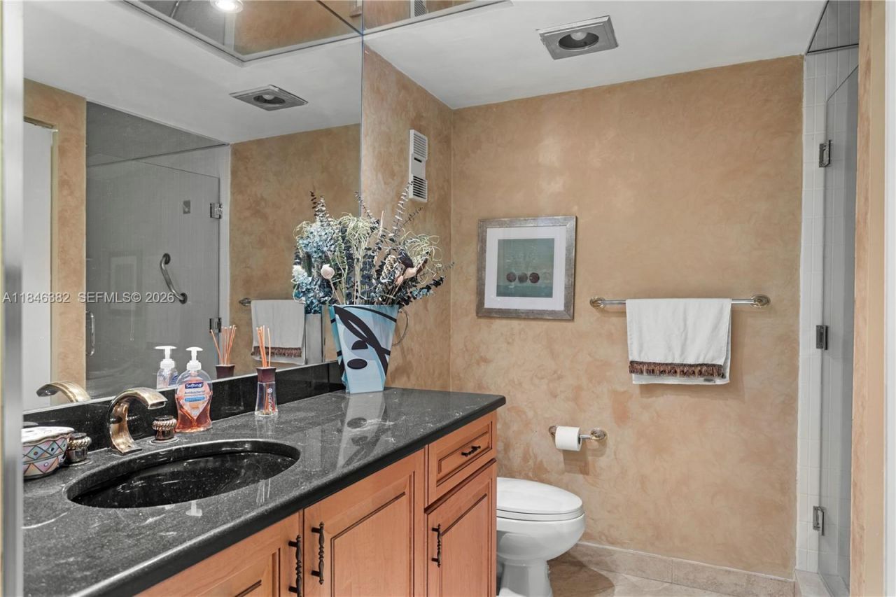 20281 E Country Club Dr, Unit 207, Aventura, FL 33180 Photo