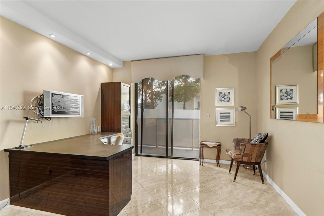 20281 E Country Club Dr, Unit 207, Aventura, FL 33180 Photo