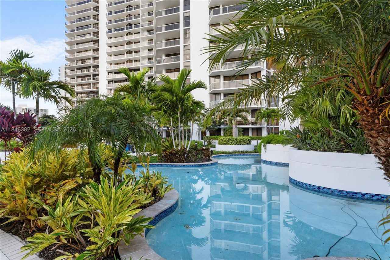 20281 E Country Club Dr, Unit 207, Aventura, FL 33180 Photo