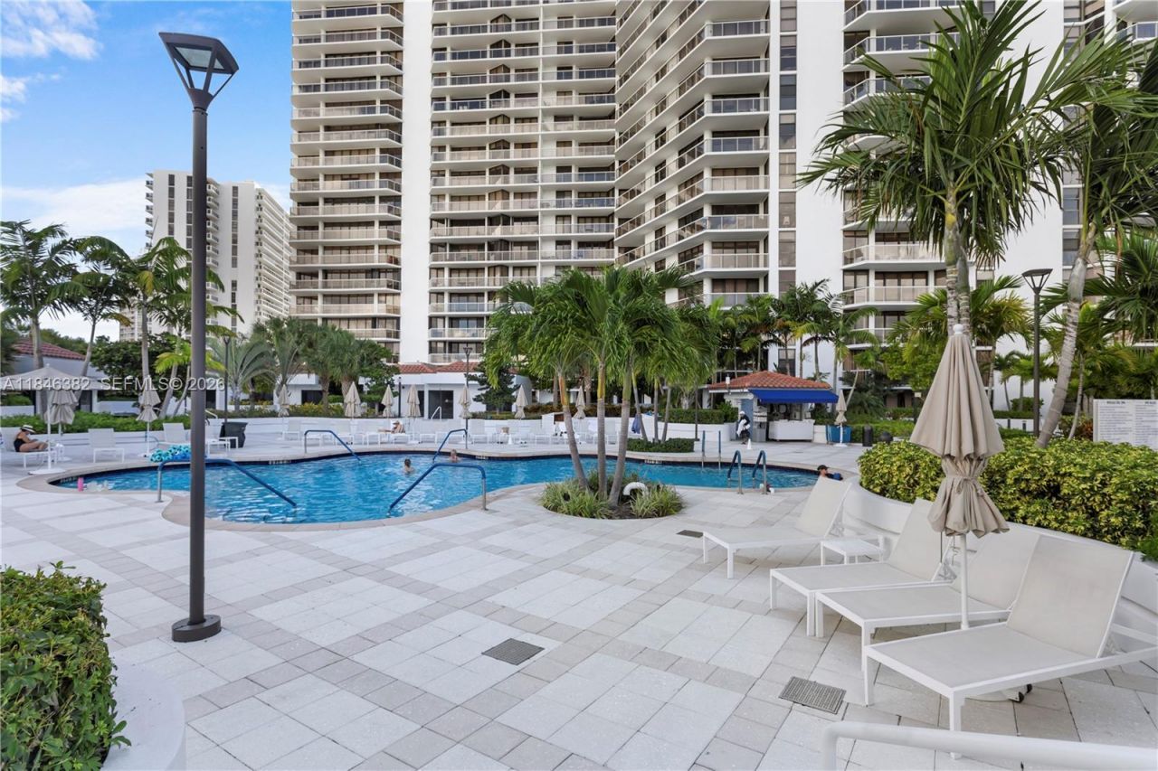 20281 E Country Club Dr, Unit 207, Aventura, FL 33180 Photo