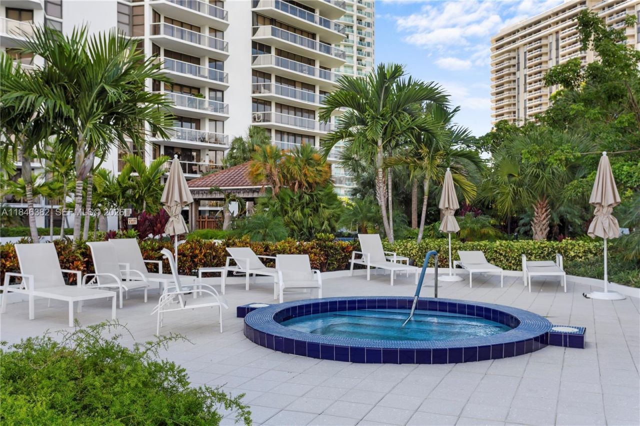 20281 E Country Club Dr, Unit 207, Aventura, FL 33180 Photo