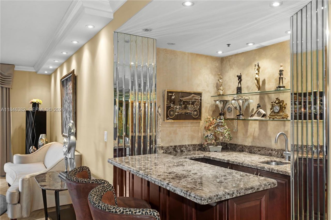 20281 E Country Club Dr, Unit 207, Aventura, FL 33180 Photo