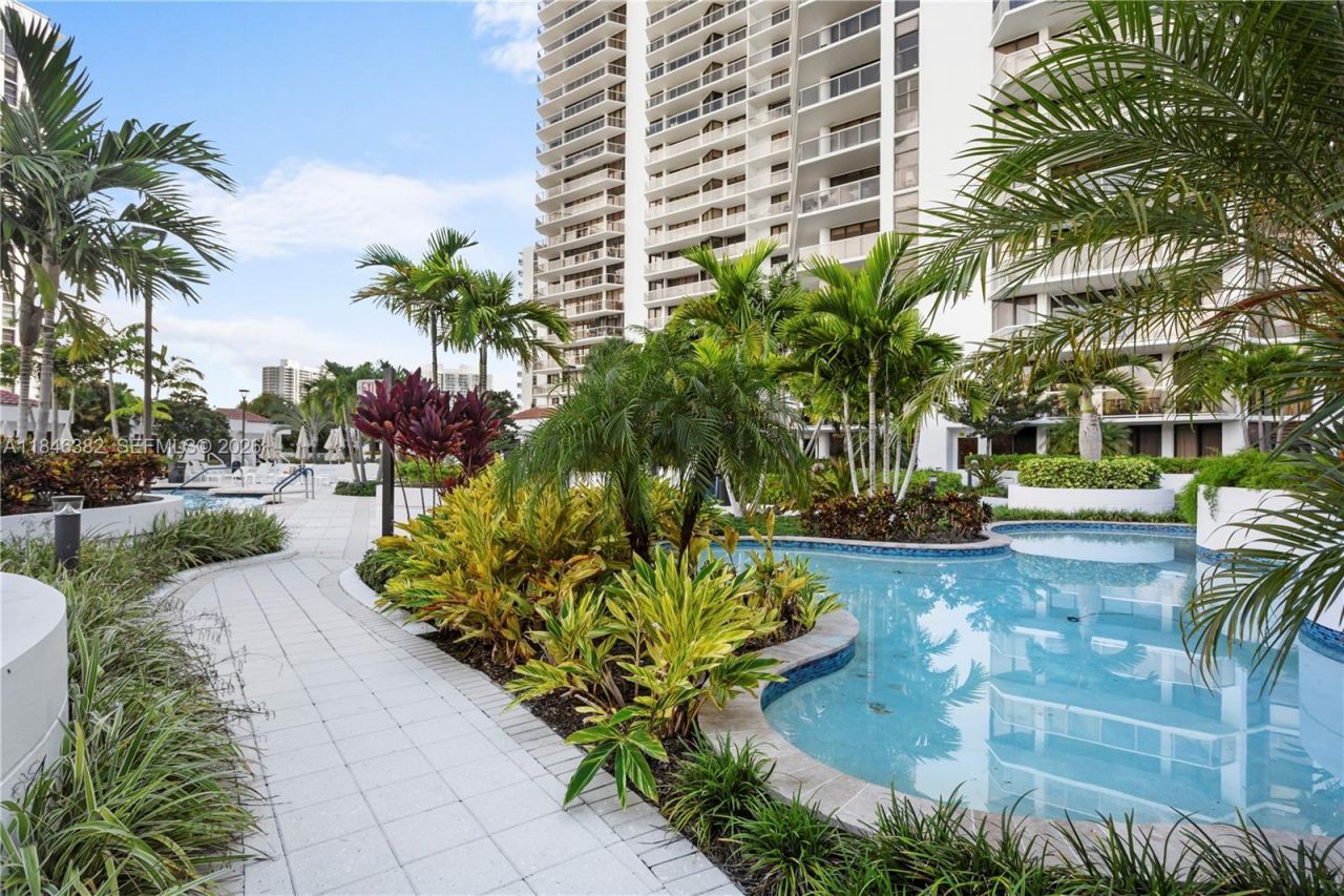 20281 E Country Club Dr, Unit 207, Aventura, FL 33180 Photo