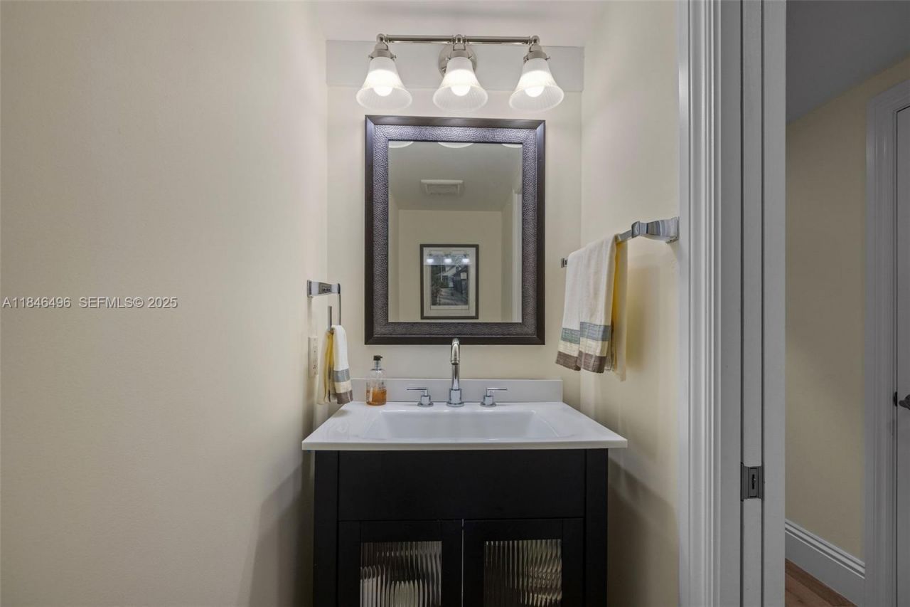 2600 Cardena St, Unit 2, Coral Gables, FL 33134 Photo