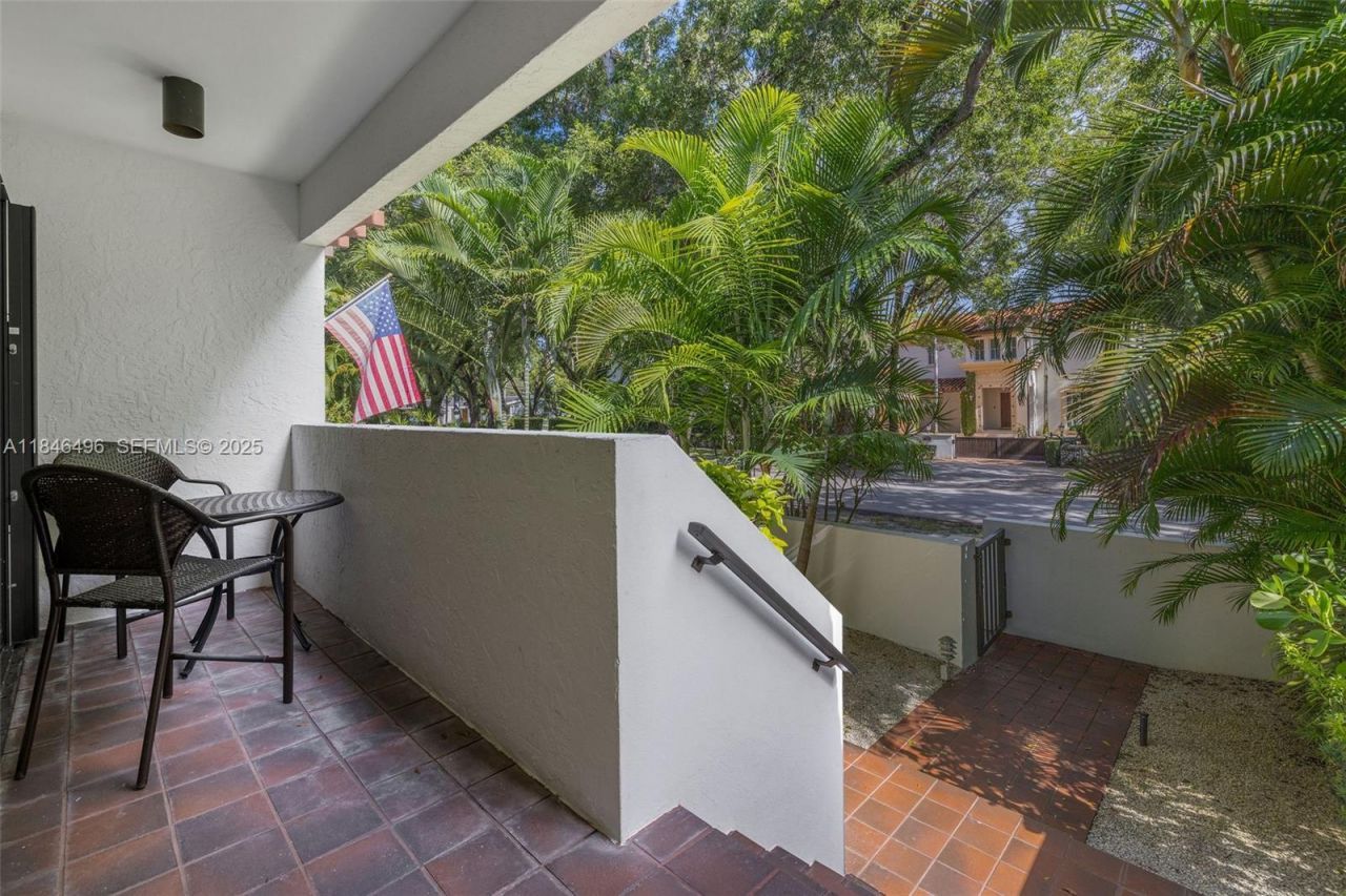 2600 Cardena St, Unit 2, Coral Gables, FL 33134 Photo