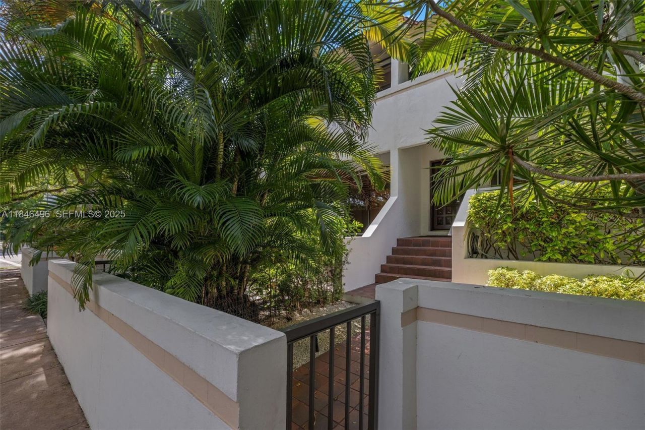 2600 Cardena St, Unit 2, Coral Gables, FL 33134 Photo