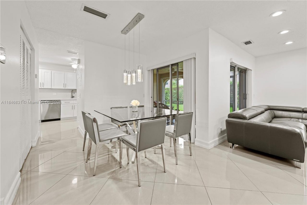 6603 Via Regina, Unit 50, Boca Raton, FL 33433 Photo