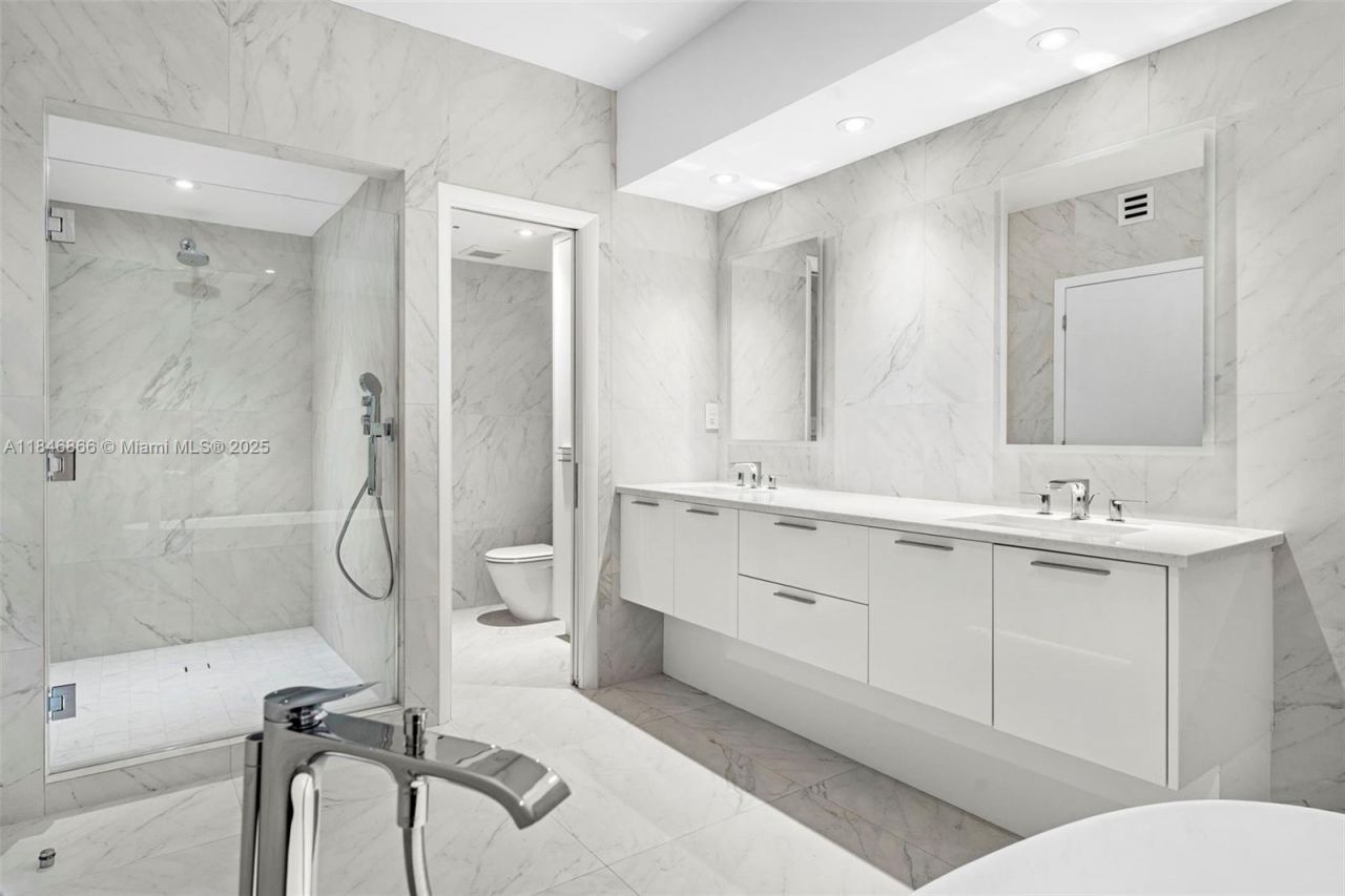 400 Alton Rd, Unit 1508, Miami Beach, FL 33139 Photo