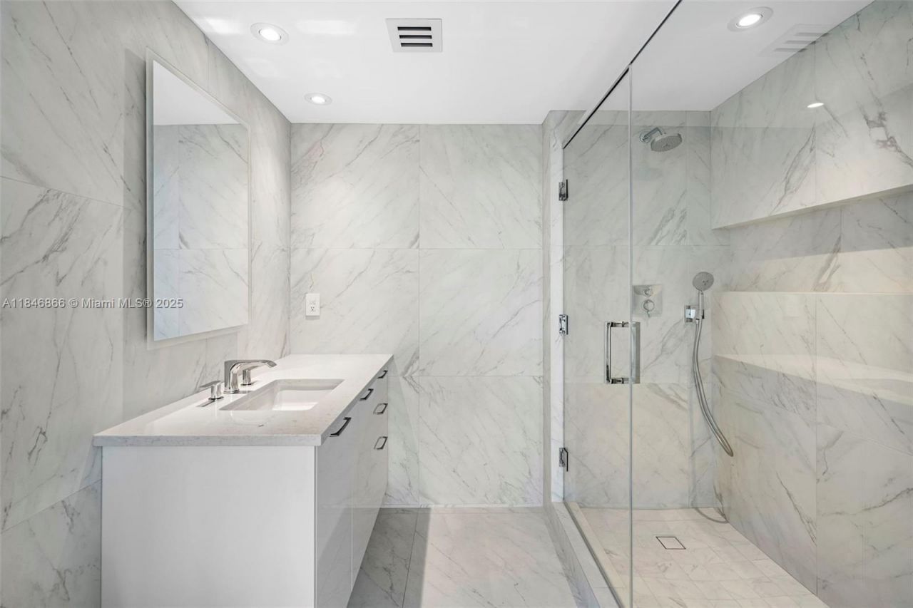 400 Alton Rd, Unit 1508, Miami Beach, FL 33139 Photo