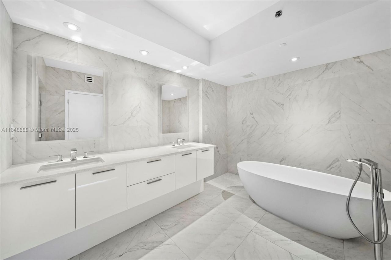 400 Alton Rd, Unit 1508, Miami Beach, FL 33139 Photo