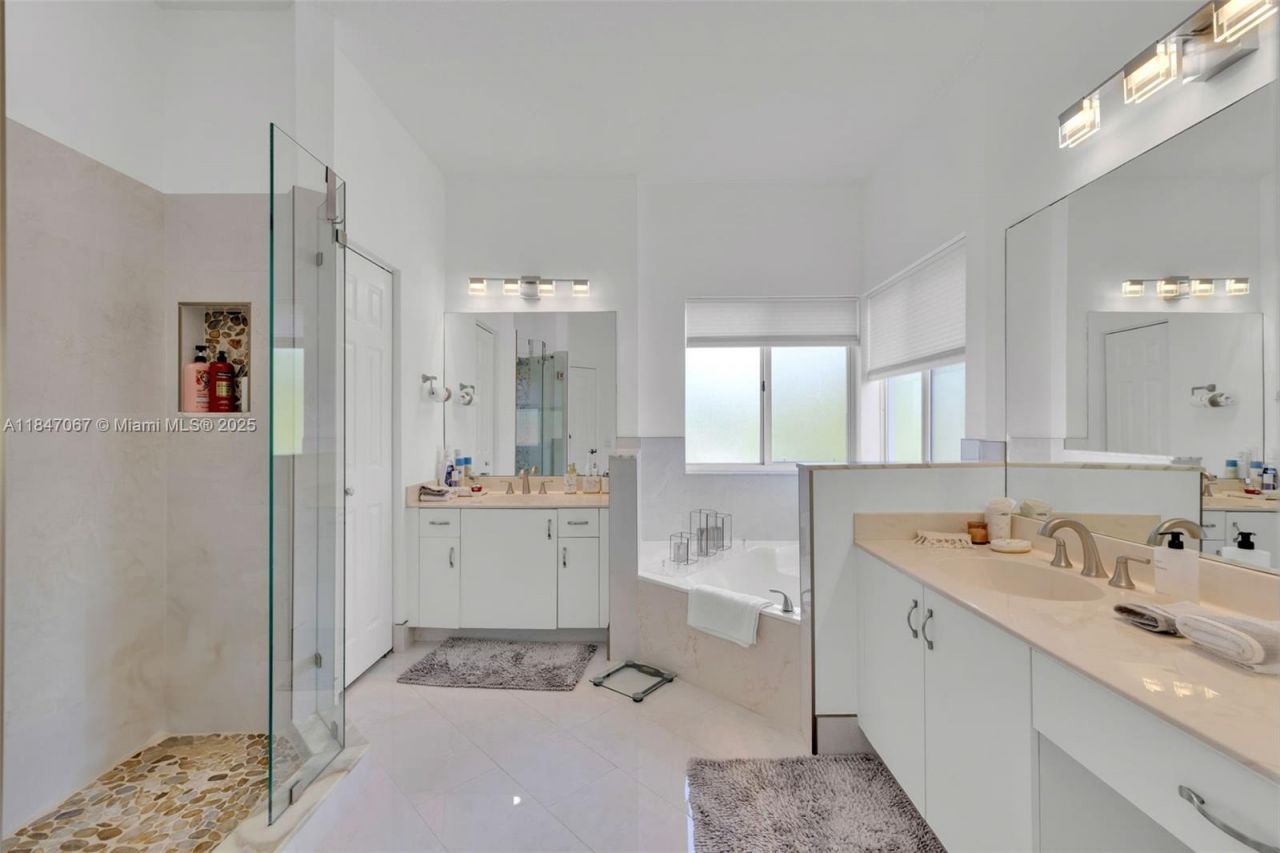 7301 NW 107th Pl, Doral, FL 33178 Photo