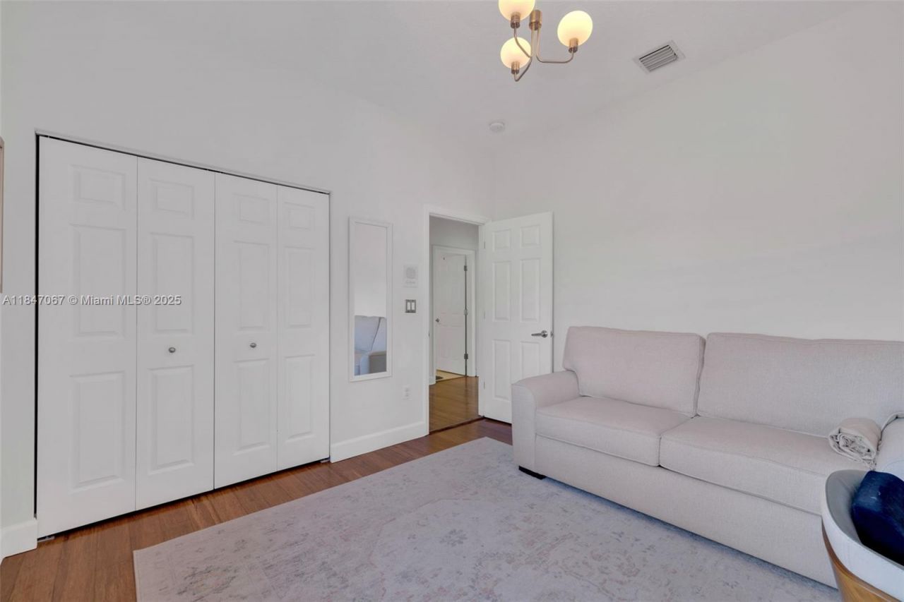 7301 NW 107th Pl, Doral, FL 33178 Photo