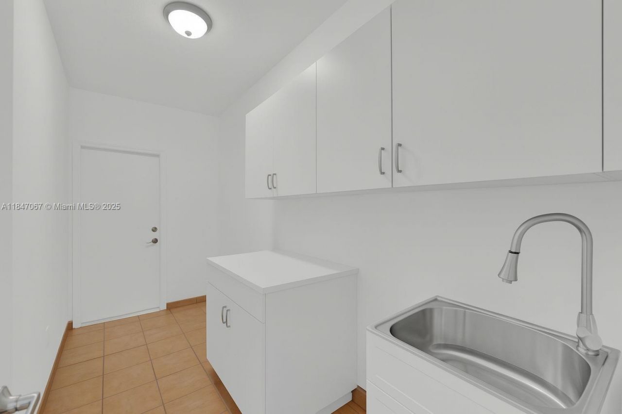 7301 NW 107th Pl, Doral, FL 33178 Photo