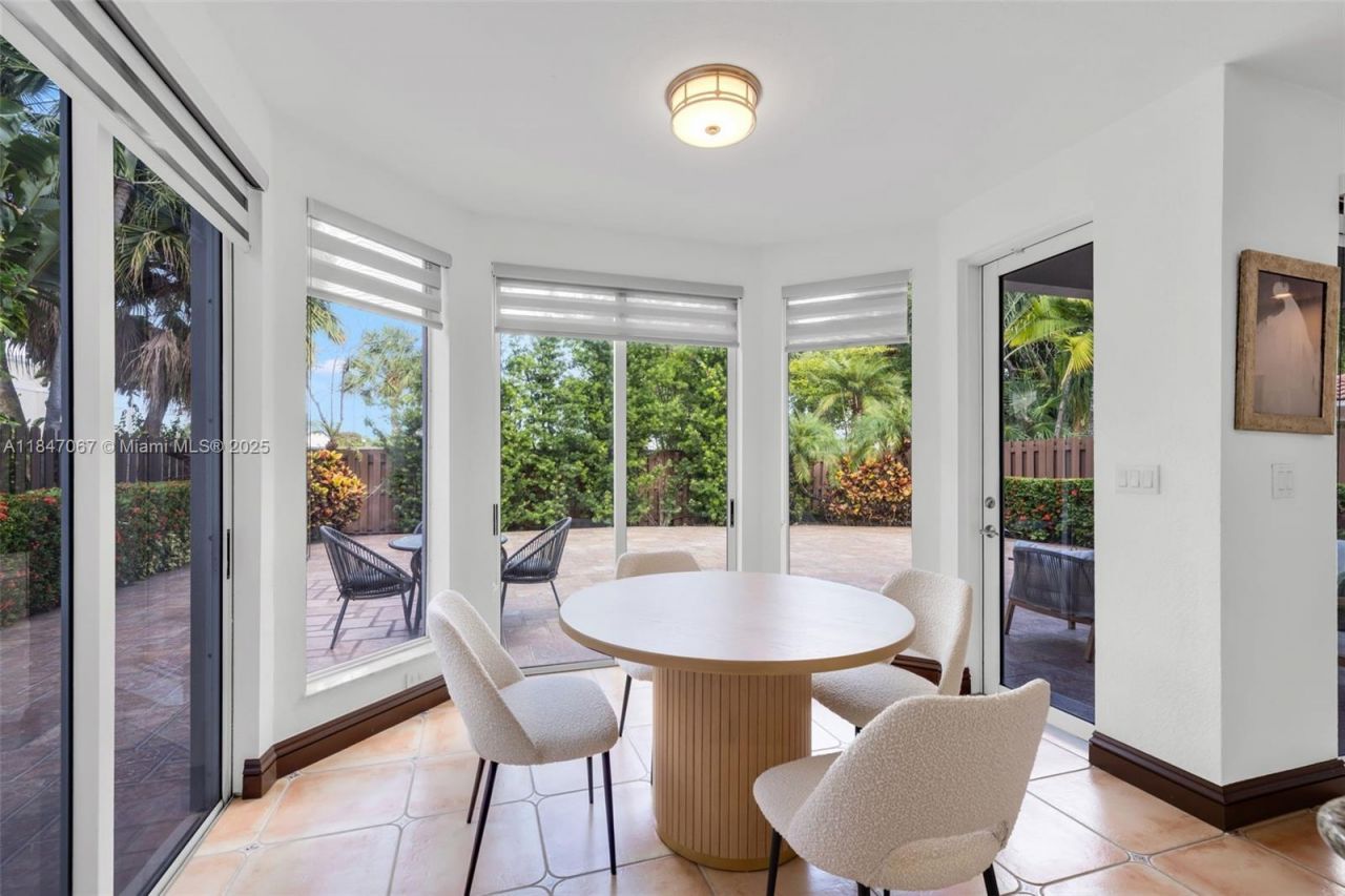 7301 NW 107th Pl, Doral, FL 33178 Photo