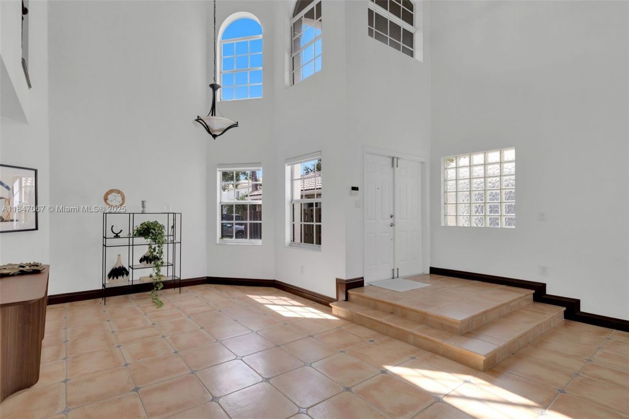 7301 NW 107th Pl, Doral, FL 33178 Photo