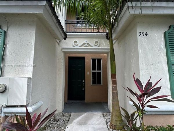 954 NE 42nd Ter, Homestead, FL 33033