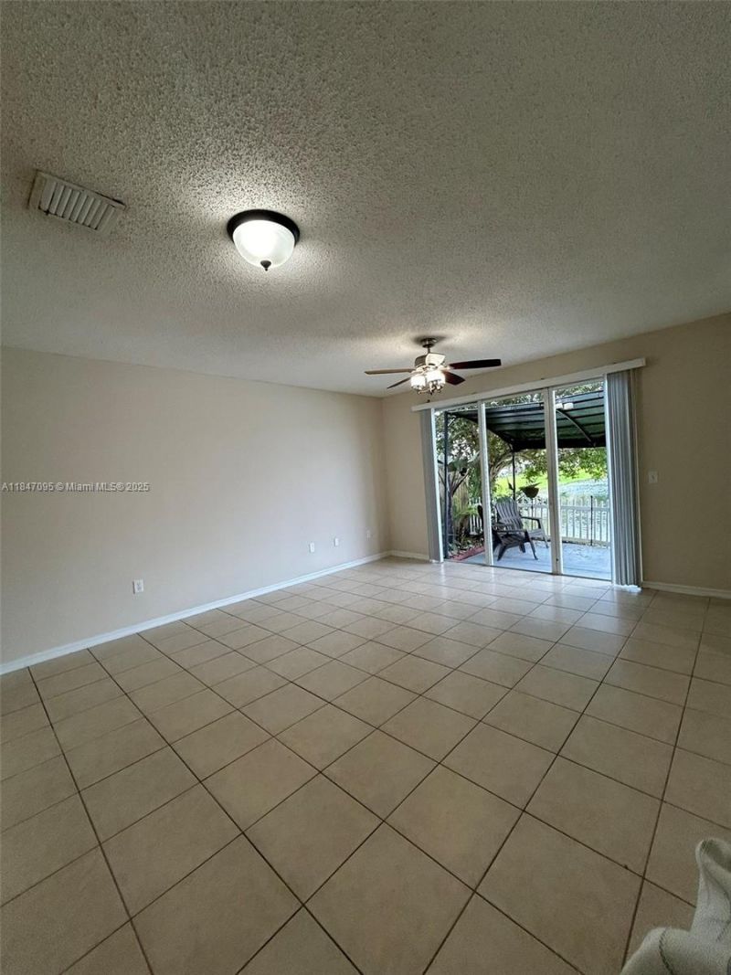 954 NE 42nd Ter, Homestead, FL 33033 Photo