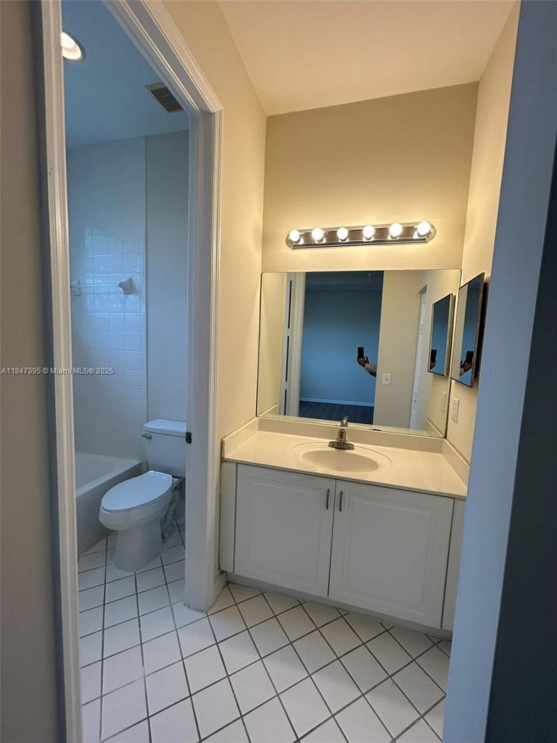 954 NE 42nd Ter, Homestead, FL 33033 Photo