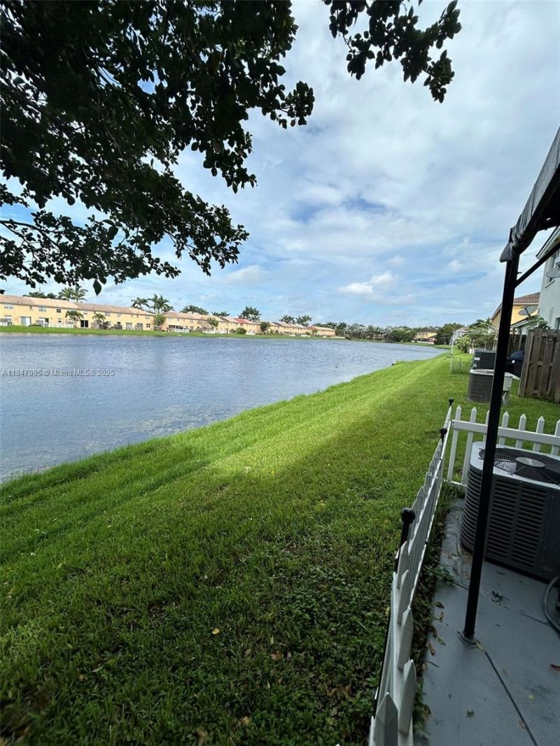 954 NE 42nd Ter, Homestead, FL 33033 Photo