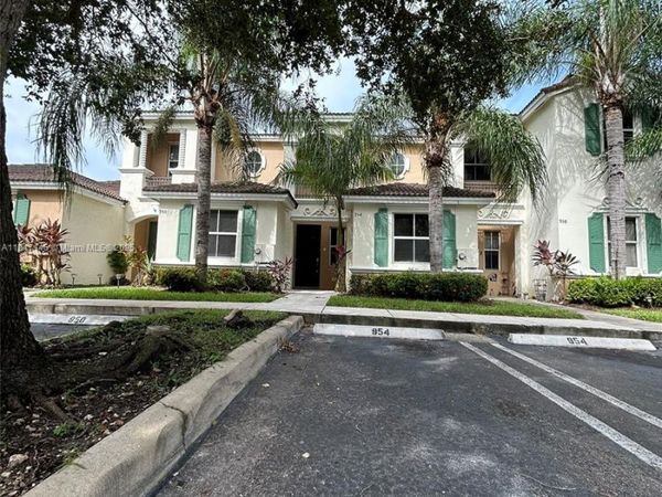 954 NE 42nd Ter, Homestead, FL 33033
