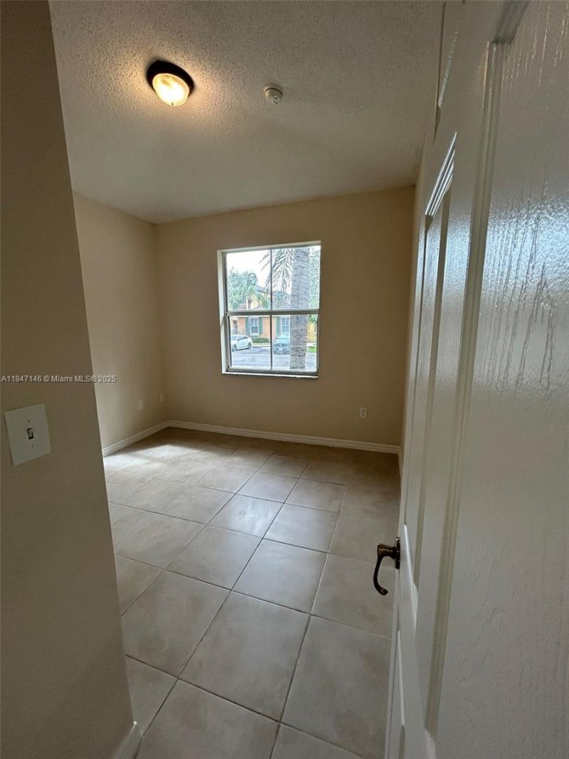 954 NE 42nd Ter, Homestead, FL 33033 Photo