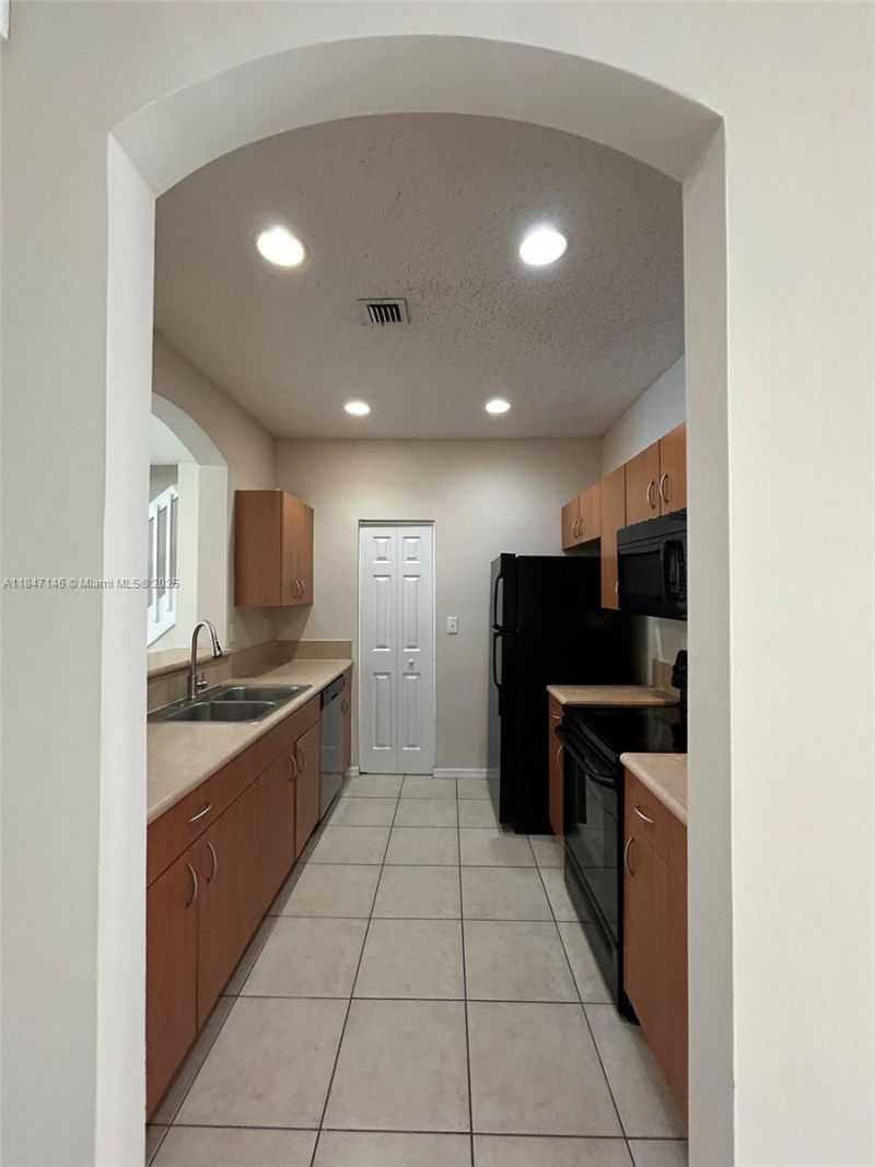 954 NE 42nd Ter, Homestead, FL 33033 Photo