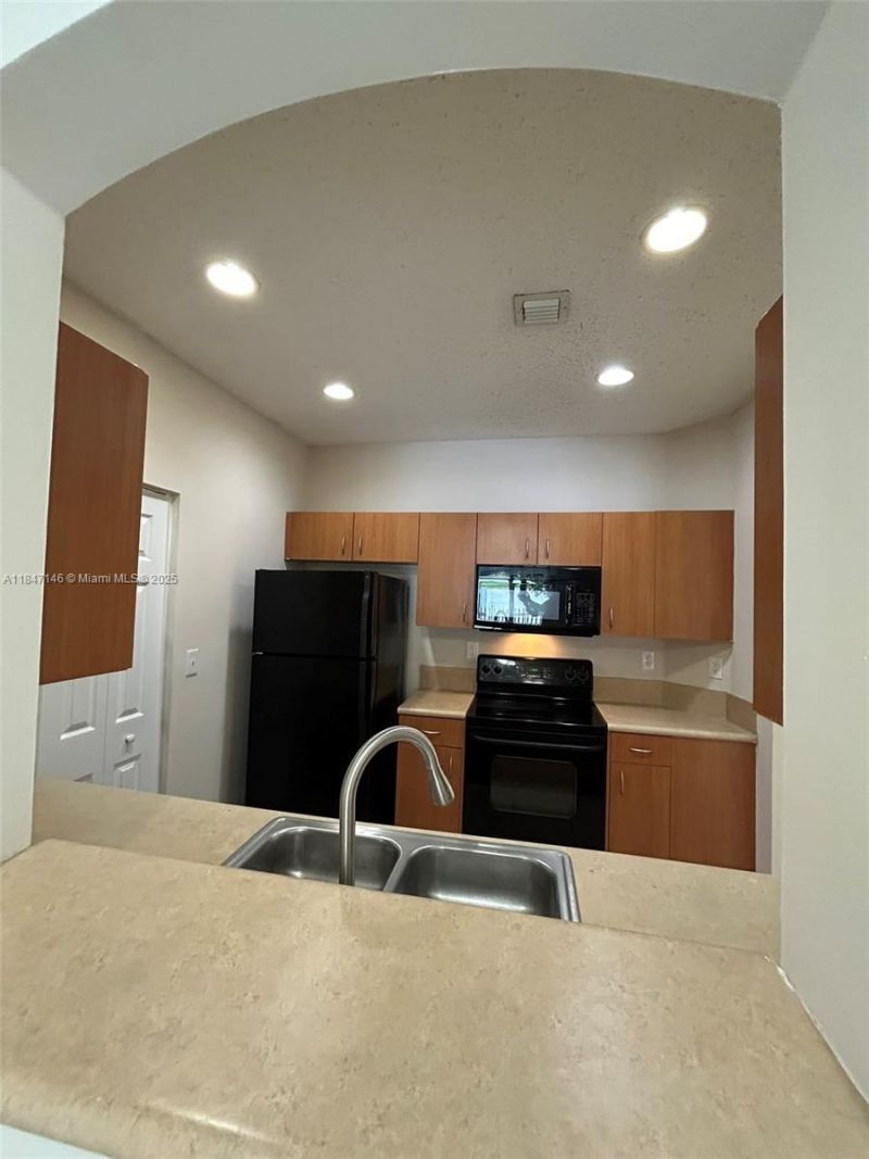 954 NE 42nd Ter, Homestead, FL 33033 Photo