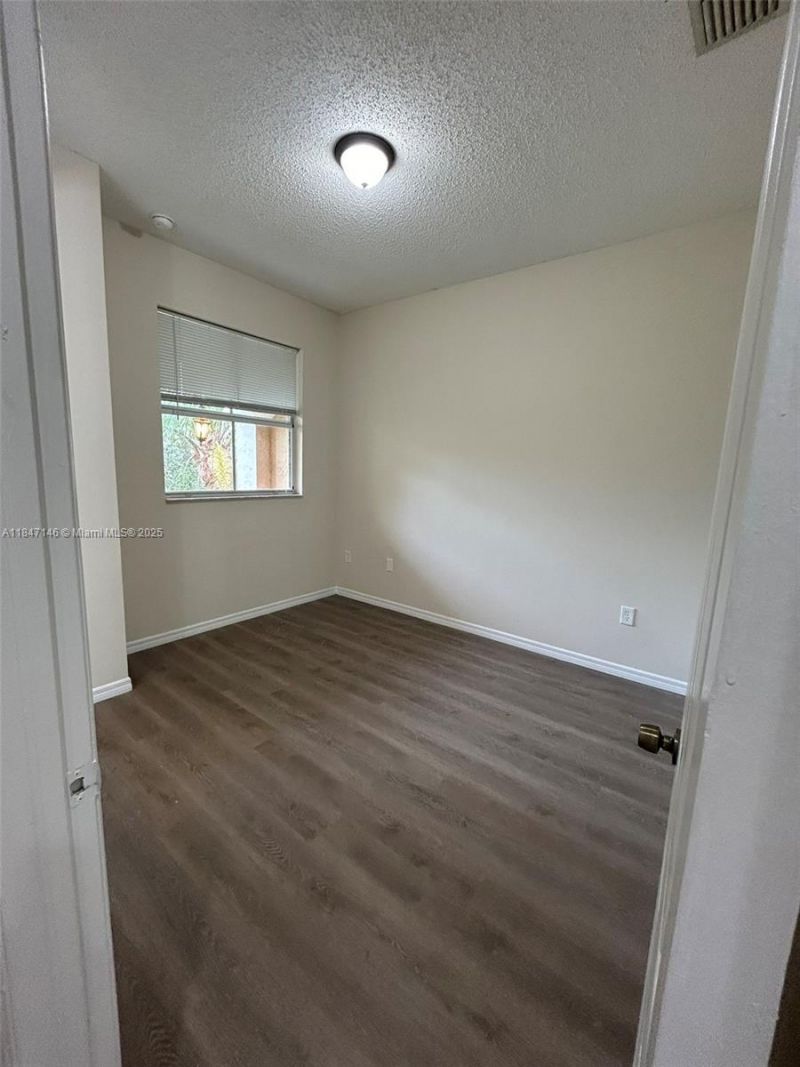 954 NE 42nd Ter, Homestead, FL 33033 Photo