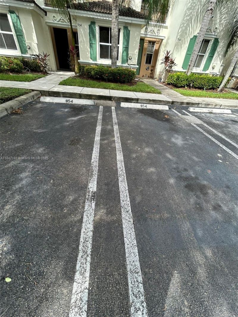 954 NE 42nd Ter, Homestead, FL 33033 Photo