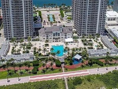 4775 Collins Ave, Unit 2105, Miami Beach, FL 33140 Photo